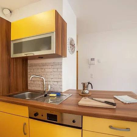 Apartment Ehrenburg 5 *