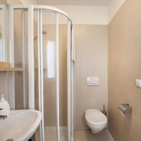 Apartment Ehrenburg 5 *