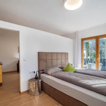 Apartment Ehrenburg 5 Merano